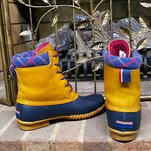 Tommy Hilfiger "TwRussel" Duck/Rain Boots, EUC - Picture 3 of 8